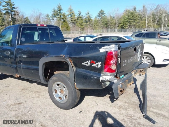 2006 Chevrolet Silverado 1500 Classic Work Truck with VIN 1GCEK14X86Z107363, listed as a IAAI auction lot 41840497 with 256,418 mi miles. Bid and sale history available at carsss.com. Image 6.