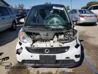2013 Smart fortwo Pure z VIN WMEEJ3BA5DK694853, wystawiony jako Copart lot #74003734 z przebiegiem 27 720 mil mil oraz Szkoda całkowita • Salvage title. Historia ofert i sprzedaży dostępna na DreamBid. Obrazek 5.