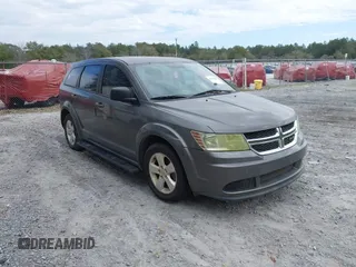 2013 Dodge Journey SE z VIN 3C4PDCAB2DT577805, wystawiony jako IAAI lot #41674351 z przebiegiem 183 006 mil mil oraz . Historia ofert i sprzedaży dostępna na DreamBid. Obrazek 1.