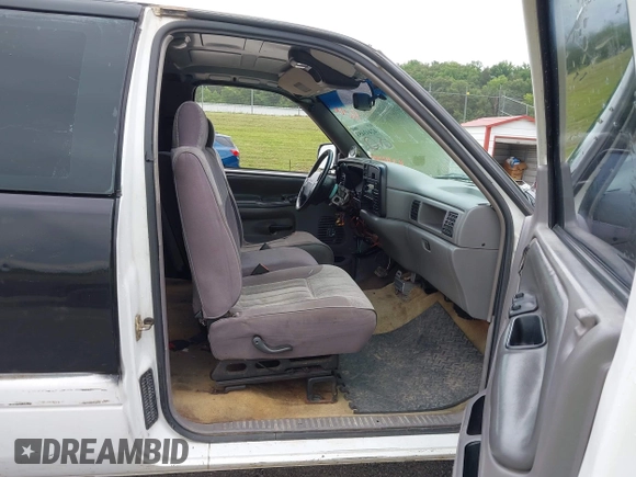1996 Dodge 1500 z VIN 3B7HC13Y6TG180182, wystawiony jako IAAI lot #42443453 z przebiegiem 224 613 mil mil oraz . Historia ofert i sprzedaży dostępna na DreamBid. Obrazek 5.
