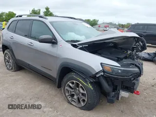2020 Jeep Cherokee Trailhawk z VIN 1C4PJMBX0LD588251, wystawiony jako IAAI lot #42310054 z przebiegiem 47 780 mil mil oraz . Historia ofert i sprzedaży dostępna na DreamBid. Obrazek 1.
