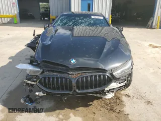 2020 BMW 8 Series M850i z VIN WBAGV8C08LCD46679, wystawiony jako Copart lot #56163785 z przebiegiem Nie podano mil oraz Czysty tytuł • Clean title. Historia ofert i sprzedaży dostępna na DreamBid. Obrazek 5.