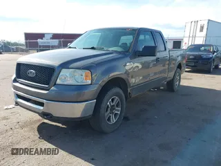 2006 Ford F-150 XLT z VIN 1FTPX14V26KC91250, wystawiony jako IAAI lot #42608663 z przebiegiem 303 991 mil mil oraz . Historia ofert i sprzedaży dostępna na DreamBid. Obrazek 2.