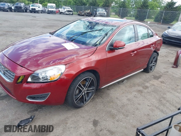 2013 Volvo S60 T6 R-Design Platinum z VIN YV1902FH1D2176480, wystawiony jako IAAI lot #42329476 z przebiegiem 142 808 mil mil oraz . Historia ofert i sprzedaży dostępna na DreamBid. Obrazek 18.