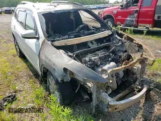 2017 Jeep Cherokee Limited z VIN 1C4PJMDB8HW511348, wystawiony jako Copart lot #60430415 z przebiegiem Nie podano mil oraz Nie do naprawy • Non repairable. Historia ofert i sprzedaży dostępna na DreamBid. Obrazek 13.