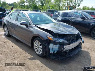 2019 Toyota Camry LE z VIN 4T1B11HK8KU830802, wystawiony jako IAAI lot #42440911 z przebiegiem 69 524 mil mil oraz . Historia ofert i sprzedaży dostępna na DreamBid. Obrazek 1.
