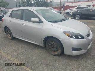 2009 Toyota Matrix with VIN 2T1KU40E49C130897, listed as a IAAI auction lot 42164096 with 140,273 mi miles. Bid and sale history available at carsss.com. Image 1.