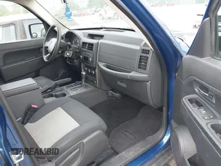 2010 Jeep Liberty Sport z VIN 1J4PN2GK4AW180109, wystawiony jako IAAI lot #42155603 z przebiegiem 158 514 mil mil oraz . Historia ofert i sprzedaży dostępna na DreamBid. Obrazek 5.