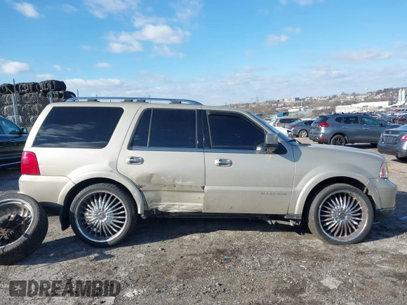 2006 Lincoln Navigator Luxury with VIN 5LMFU28556LJ11069, listed as a IAAI auction lot 41336059 with 117,003 mi miles. Bid and sale history available at carsss.com. Image 14.