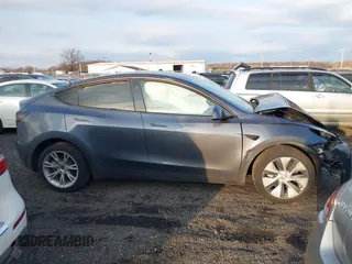 2024 Tesla Model Y Long Range with VIN 7SAYGDEE2RA217008, listed as a IAAI auction lot 41245093 with 17,773 mi miles. Bid and sale history available at carsss.com. Image 13.
