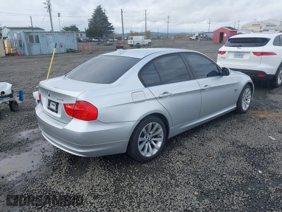 2011 BMW 3 Series 328i xDrive with VIN WBAPK5C5XBF127087, listed as a IAAI auction lot 40738105 with 141,222 mi miles and . Bid and sale history available at DreamBid. Image 4.