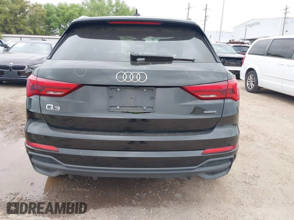 2023 Audi Q3 S line Premium z VIN WA1DECF30P1140909, wystawiony jako IAAI lot #41934943 z przebiegiem 42 947 mil mil oraz . Historia ofert i sprzedaży dostępna na DreamBid. Obrazek 16.