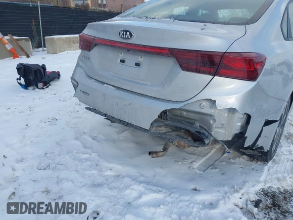 2021 Kia Forte LXS z VIN 3KPF24AD5ME270044, wystawiony jako IAAI lot #41405638 z przebiegiem 82 963 mil mil oraz . Historia ofert i sprzedaży dostępna na DreamBid. Obrazek 19.