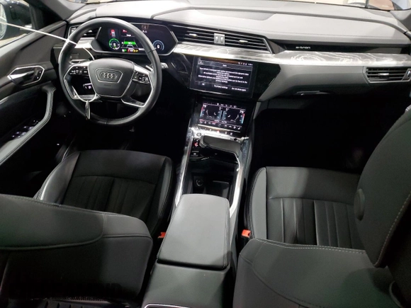 2022 Audi e-tron Premium Plus with VIN WA1LAAGE2NB009791, listed as a Copart auction lot 83365324 with 23,763 mi miles and Salvage title. Bid and sale history available at DreamBid. Image 8.