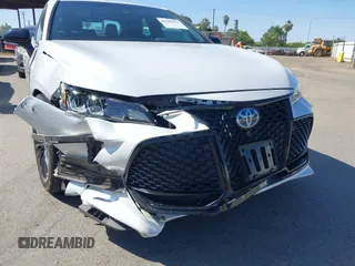 2019 Toyota Avalon Limited Hybrid z VIN 4T1B21FBXKU001178, wystawiony jako IAAI lot #42328222 z przebiegiem 72 204 mil mil oraz . Historia ofert i sprzedaży dostępna na DreamBid. Obrazek 6.