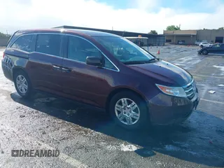 2013 Honda Odyssey LX z VIN 5FNRL5H25DB058422, wystawiony jako IAAI lot #42247200 z przebiegiem 137 053 mil mil oraz . Historia ofert i sprzedaży dostępna na DreamBid. Obrazek 1.