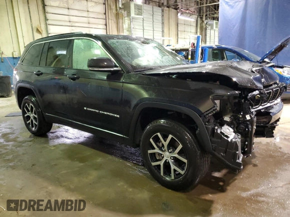2024 Jeep Grand Cherokee Limited z VIN 1C4RJHBG7RC166637, wystawiony jako Copart lot #47557925 z przebiegiem 5 551 mil mil oraz Szkoda całkowita • Salvage title. Historia ofert i sprzedaży dostępna na DreamBid. Obrazek 4.