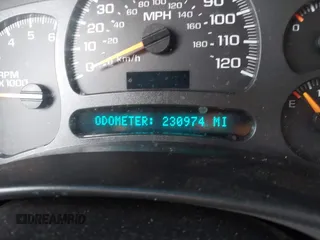 2003 Chevrolet Silverado 1500HD LS z VIN 1GCGK13U33F209456, wystawiony jako IAAI lot #41319790 z przebiegiem 230 974 mil mil oraz . Historia ofert i sprzedaży dostępna na DreamBid. Obrazek 16.