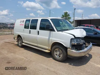 2021 Chevrolet Express Cargo z VIN 1GCWGAFP8M1174186, wystawiony jako IAAI lot #42342126 z przebiegiem 59 587 mil mil oraz . Historia ofert i sprzedaży dostępna na DreamBid. Obrazek 1.