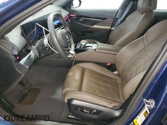 2024 BMW 5 Series 530i xDrive with VIN WBA53FJ01RCP81246, listed as a Copart auction lot 72286304 with 10,209 mi miles and Clean Title. Bid and sale history available at carsss.com. Image 7.