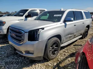 2015 GMC Yukon XL SLT with VIN 1GKS1HKC8FR667578, listed as a Copart auction lot 44916135 with 206,872 mi miles and Salvage Title. Bid and sale history available at carsss.com. Image 1.