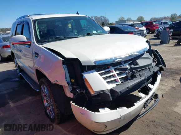 2008 Cadillac Escalade with VIN 1GYEC63818R224347, listed as a IAAI auction lot 41751039 with 240,110 mi miles. Bid and sale history available at carsss.com. Image 1.