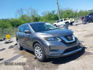2020 Nissan Rogue S z VIN 5N1AT2MT7LC726013, wystawiony jako IAAI lot #42011385 z przebiegiem 84 522 mil mil oraz . Historia ofert i sprzedaży dostępna na DreamBid. Obrazek 1.