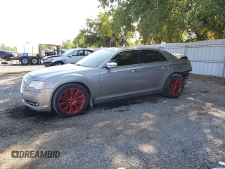 2014 Chrysler 300 C z VIN 2C3CCAET7EH339939, wystawiony jako Copart lot #69360703 z przebiegiem 101 934 mil mil oraz Szkoda całkowita • Salvage title. Historia ofert i sprzedaży dostępna na DreamBid. Obrazek 1.