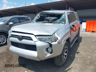 2020 Toyota 4Runner SR5 with VIN JTEBU5JR6L5807164, listed as a IAAI auction lot 42687254 with 127,825 mi miles and . Bid and sale history available at DreamBid. Image 12.