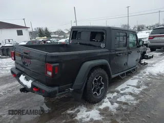 2021 Jeep Gladiator Rubicon z VIN 1C6JJTBG5ML605799, wystawiony jako IAAI lot #41190679 z przebiegiem 47 550 mil mil oraz . Historia ofert i sprzedaży dostępna na DreamBid. Obrazek 4.