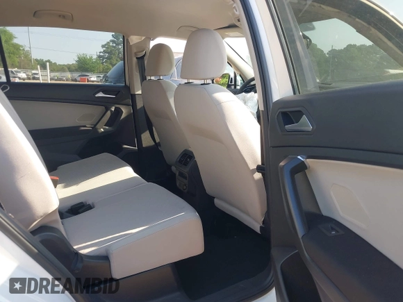 2021 Volkswagen Tiguan S с VIN 3VV1B7AX6MM110493, выставлен на аукционе IAAI как лот 42042818 с пробегом 49 745 миль миль и . История ставок и продаж доступна на DreamBid. Изображение 8.
