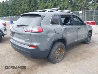 2021 Jeep Cherokee Latitude Plus z VIN 1C4PJMLB5MD109942, wystawiony jako IAAI lot #42536859 z przebiegiem 20 196 mil mil oraz . Historia ofert i sprzedaży dostępna na DreamBid. Obrazek 4.
