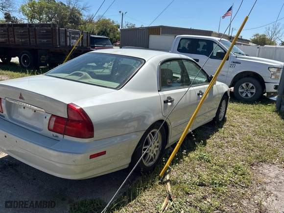2000 Mitsubishi Diamante LS with VIN 6MMAP67P4YT001142, listed as a Copart auction lot 49667135 with 243,861 mi miles and Clean Title. Bid and sale history available at carsss.com. Image 4.