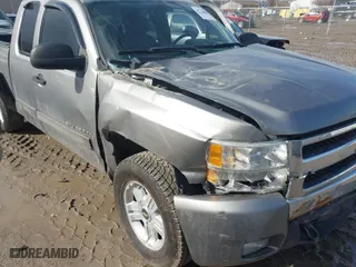 2008 Chevrolet Silverado 1500 LT w/1LT with VIN 2GCEK19J681319131, listed as a IAAI auction lot 41712092 with 213,279 mi miles. Bid and sale history available at carsss.com. Image 6.
