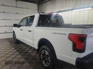 2023 Ford F-150 Lightning Pro z VIN 1FTVW1EL0PWG02840, wystawiony jako IAAI lot #42379448 z przebiegiem 52 710 mil mil oraz . Historia ofert i sprzedaży dostępna na DreamBid. Obrazek 46.