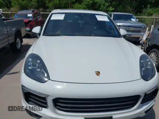 2017 Porsche Cayenne S z VIN WP1AB2A20HLA50805, wystawiony jako IAAI lot #42030013 z przebiegiem 123 578 mil mil oraz . Historia ofert i sprzedaży dostępna na DreamBid. Obrazek 6.