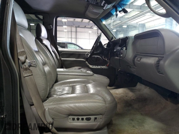 1999 Chevrolet Suburban with VIN 3GNFK16R8XG149091, listed as a Copart auction lot 71300024 with 254,044 mi miles and Salvage Title. Bid and sale history available at carsss.com. Image 7.