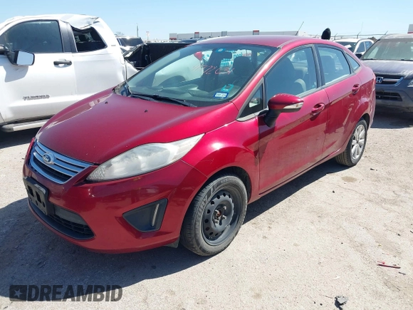 2013 Ford Fiesta SE z VIN 3FADP4BJ0DM107682, wystawiony jako IAAI lot #41772631 z przebiegiem 146 760 mil mil oraz . Historia ofert i sprzedaży dostępna na DreamBid. Obrazek 2.