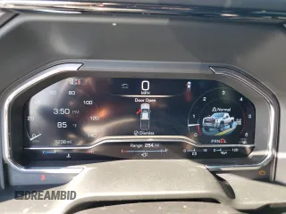 2025 GMC Sierra 2500HD AT4 z VIN 1GT4UPEY8SF101946, wystawiony jako Copart lot #44000195 z przebiegiem 1 238 mil mil oraz Nie do naprawy • Non repairable. Historia ofert i sprzedaży dostępna na DreamBid. Obrazek 9.