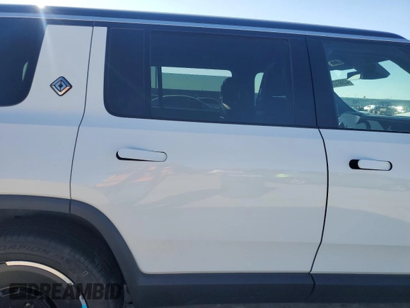 2025 Rivian R1S Adventure z VIN 7PDSGBBA3SN046975, wystawiony jako Copart lot #42880125 z przebiegiem Nie podano mil oraz Szkoda całkowita • Salvage title. Historia ofert i sprzedaży dostępna na DreamBid. Obrazek 10.