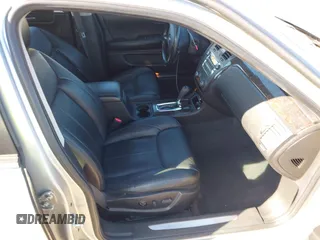 2008 Cadillac DTS 1SD z VIN 1G6KD57Y78U180638, wystawiony jako IAAI lot #42360062 z przebiegiem 90 012 mil mil oraz . Historia ofert i sprzedaży dostępna na DreamBid. Obrazek 5.