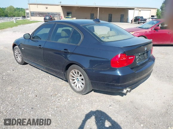 2009 BMW 3 Series 328i with VIN WBAPH77589NL82437, listed as a IAAI auction lot 42035078 with 226,583 mi miles. Bid and sale history available at carsss.com. Image 3.