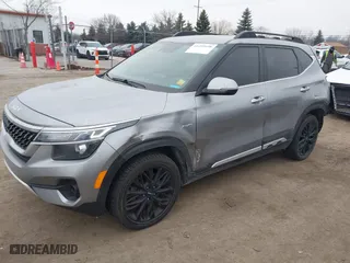 2022 Kia Seltos Nightfall with VIN KNDEUCA24N7239321, listed as a IAAI auction lot 41295698 with NaN miles. Bid and sale history available at carsss.com. Image 18.