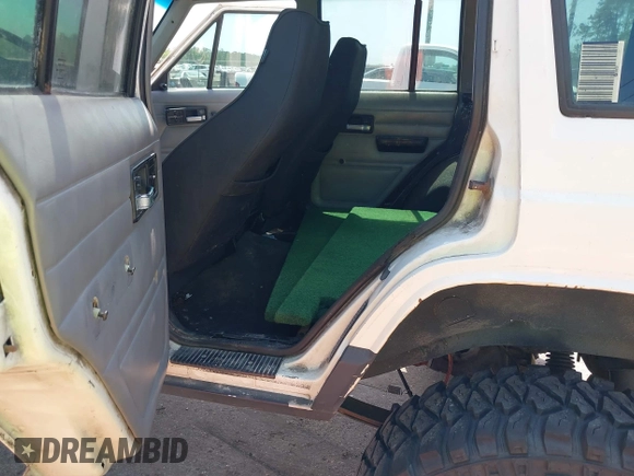 1996 Jeep Cherokee Country with VIN 1J4FJ78SXTL189940, listed as a IAAI auction lot 42020459 with 181,035 mi miles. Bid and sale history available at carsss.com. Image 8.