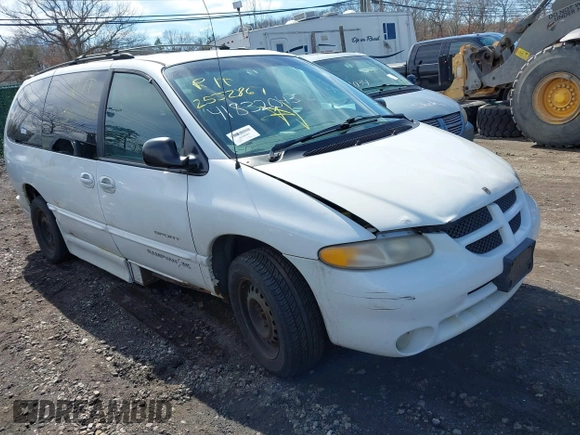 2000 Dodge Caravan Sport with VIN 2B4GP44R7YR677135, listed as a IAAI auction lot 41832043 with Not Provided miles and . Bid and sale history available at carsss.com. Image 1.