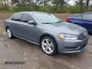 2014 Volkswagen Passat SE z VIN 1VWBT7A32EC108205, wystawiony jako IAAI lot #41971902 z przebiegiem 130 744 mil mil oraz . Historia ofert i sprzedaży dostępna na DreamBid. Obrazek 1.