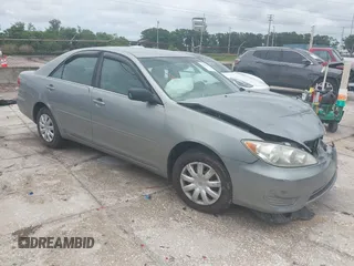 2005 Toyota Camry STD z VIN 4T1BE32K25U504717, wystawiony jako IAAI lot #42248187 z przebiegiem 61 467 mil mil oraz . Historia ofert i sprzedaży dostępna na DreamBid. Obrazek 1.