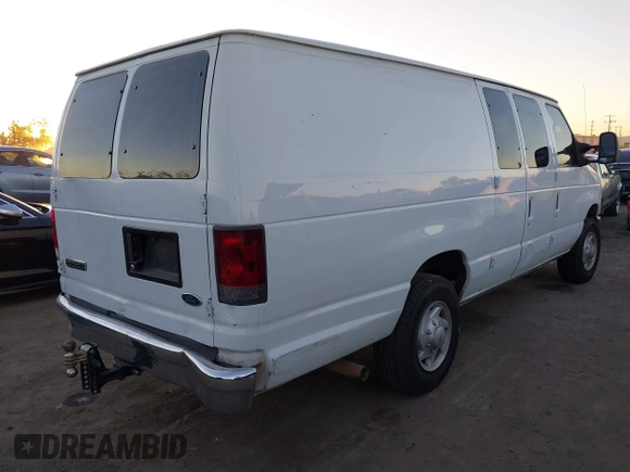 2008 Ford Econoline Cargo Commercial with VIN 1FTNS24L18DA11772, listed as a IAAI auction lot 41025371 with 223,532 mi miles and . Bid and sale history available at DreamBid. Image 4.