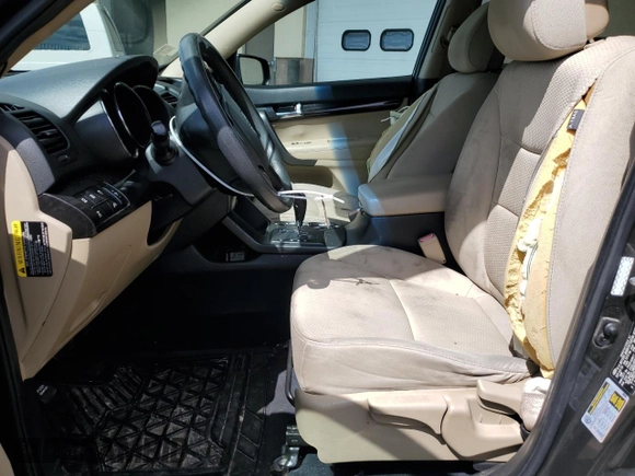 2011 Kia Sorento LX with VIN 5XYKTDA2XBG110154, listed as a Copart auction lot 44593715 with 0 mi miles and Salvage Title. Bid and sale history available at carsss.com. Image 7.