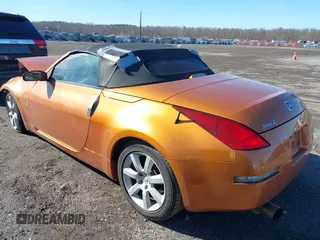2004 Nissan 350Z Touring z VIN JN1AZ36A24T000472, wystawiony jako IAAI lot #38684053 z przebiegiem 65 769 mil mil oraz . Historia ofert i sprzedaży dostępna na DreamBid. Obrazek 3.